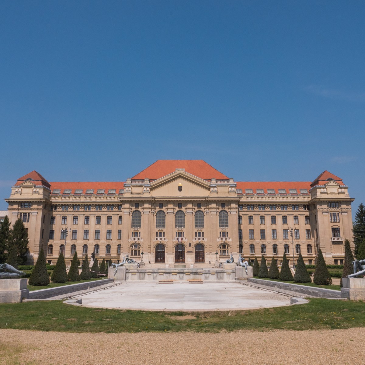 Life in Debrecen&nbsp;学校編